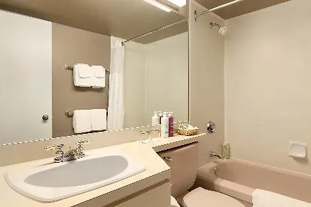 Coast Plaza Hotel And Suites Vancouver Aparthotel