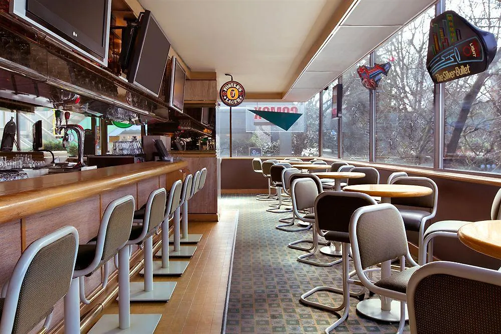 فانكوفر Coast Plaza Hotel And Suites